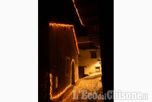 Pragelato: la comunità di Gran Puy si regala un Natale speciale con le decorazioni luminose