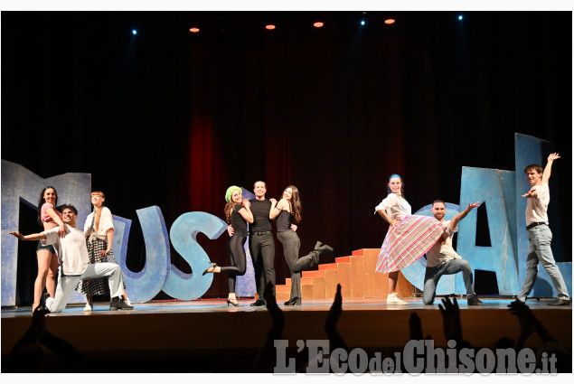Capodanno in piazza con fuochi,musica e spettacolo “All That Musical”al teatro