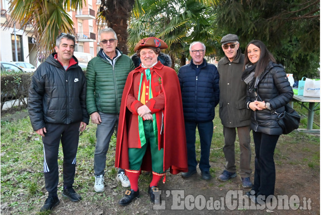 Pinerolo: Gianduja in visita agli Amici del prato