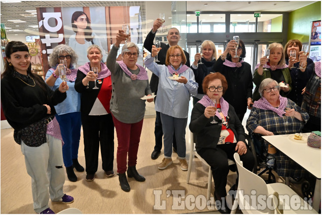 Pinerolo, le uncinettine festeggiano il primo anniversario del loro gruppo alle Due Valli