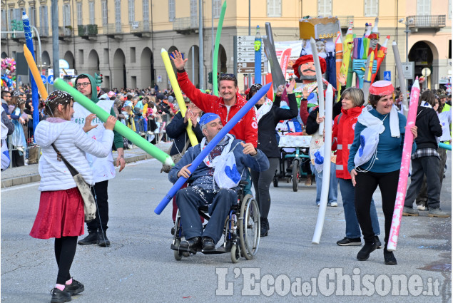 Carnevale di Pinerolo vincono "Gli amici del Pellice"