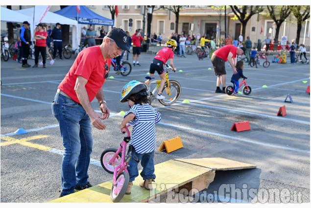Pinerolo in piazza "Open Day" d'avvicinamento al ciclismo