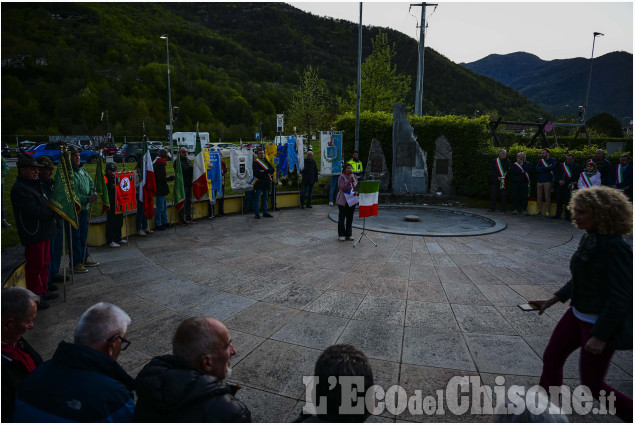 80º della Liberazione dal nazifascismo: le immagini della fiaccolata della Val Chisone