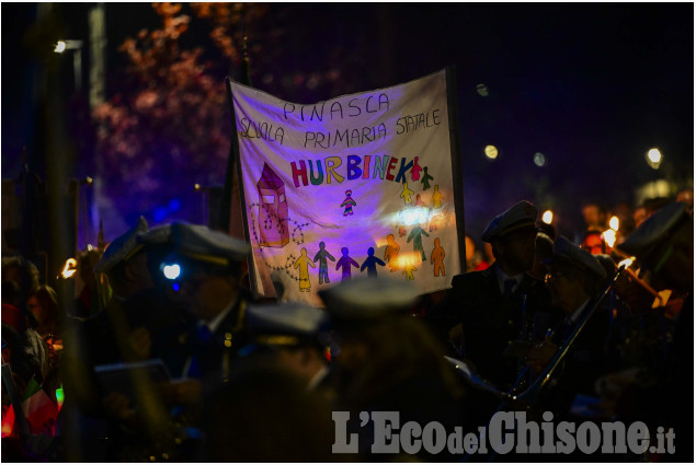 80º della Liberazione dal nazifascismo: le immagini della fiaccolata della Val Chisone