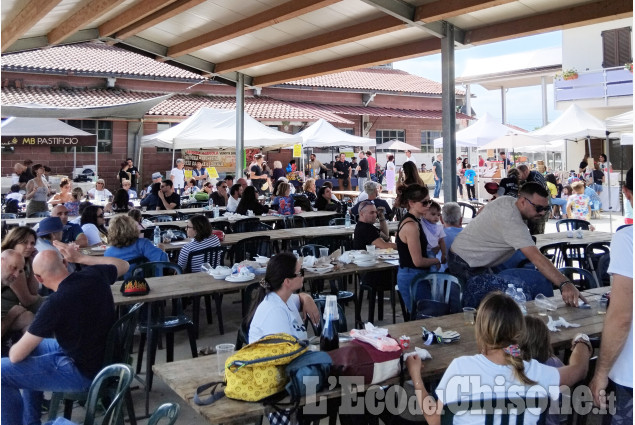 Castagnole,festa in cascina in regione Tetti Pesci 