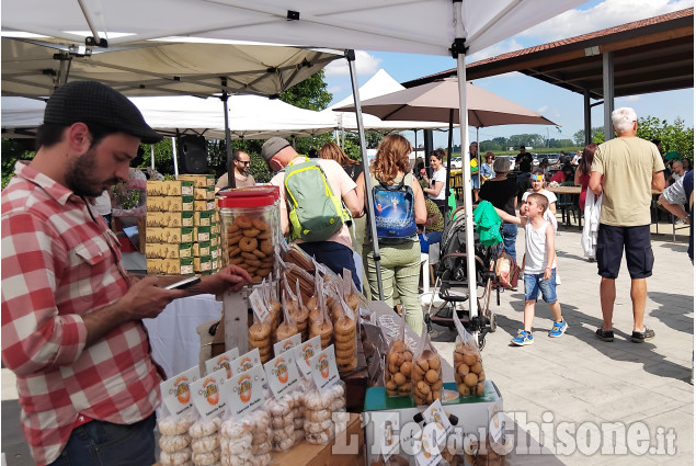 Castagnole,festa in cascina in regione Tetti Pesci 