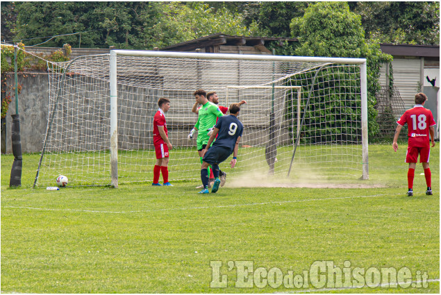  Calcio play-off per la serie D: Pinerolo supera nettamente Bolzano, ritorno in discesa.