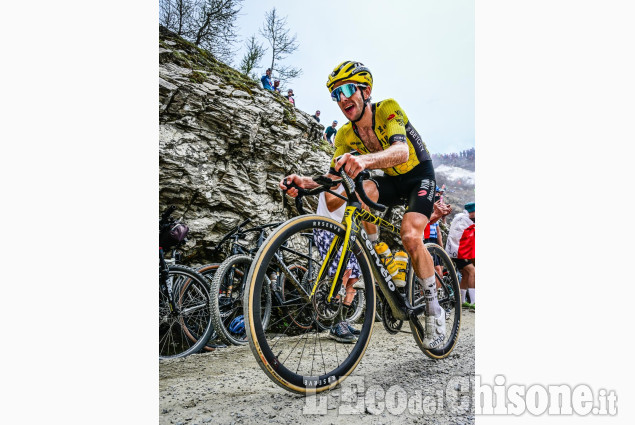 Colori ed emozioni del passaggio del Giro al Colle delle Finestre 