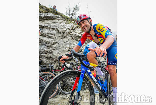 Colori ed emozioni del passaggio del Giro al Colle delle Finestre 