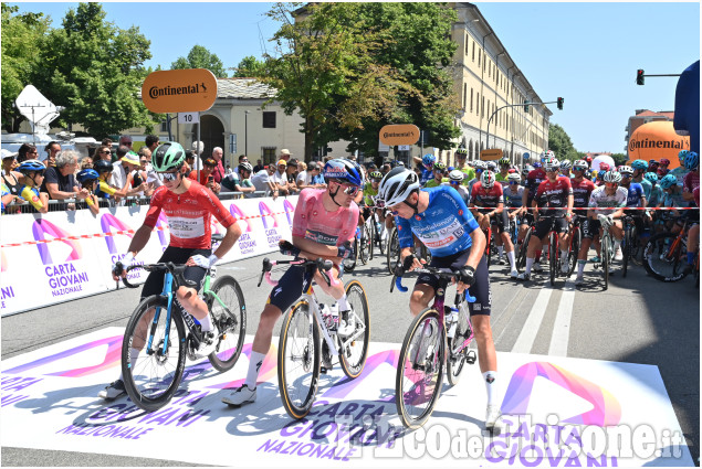 Emozionante giornata ciclistica: e la maglia Rosa cambia padrone