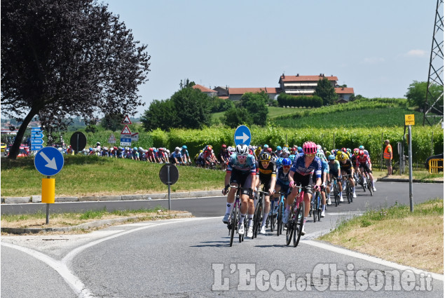 Emozionante giornata ciclistica: e la maglia Rosa cambia padrone