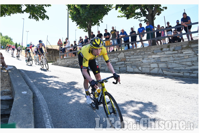 Emozionante giornata ciclistica: e la maglia Rosa cambia padrone