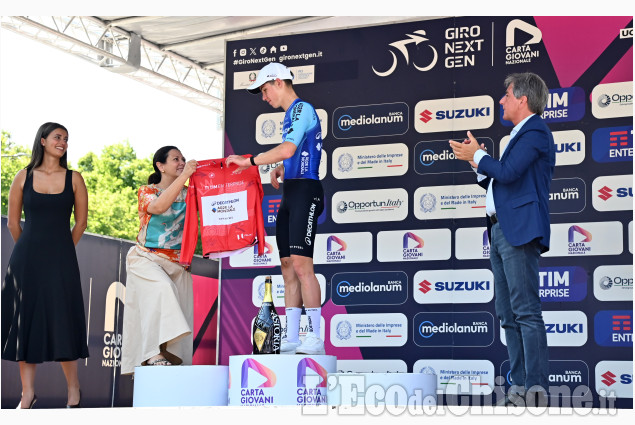 Emozionante giornata ciclistica: e la maglia Rosa cambia padrone