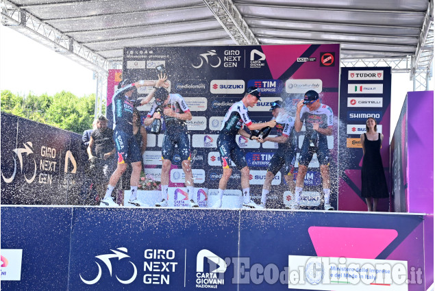 Emozionante giornata ciclistica: e la maglia Rosa cambia padrone