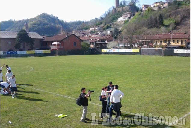 Cronisti all'opera sul campo di calcio di Daniele Simoni La foto vincitrice della settimana: i colori dell'autunno di Giacomo Abrate