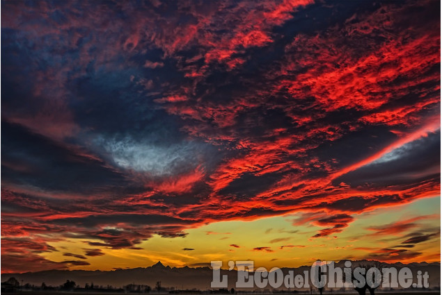 Nuvole in movimento per un tramonto mozzafiato di Luca Picco La foto vincitrice della settimana: i colori dell'autunno di Giacomo Abrate