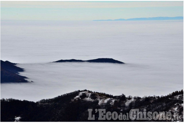 Sole a Pian Munè e, sotto, un mare di nebbia di Silvano Riboldazzi La foto vincitrice della settimana: i colori dell'autunno di Giacomo Abrate