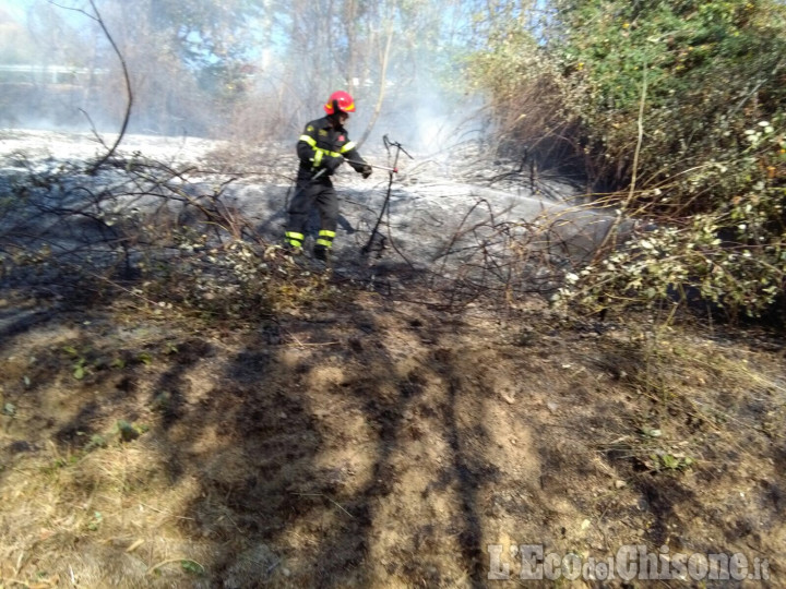 Incendio doloso anche a Porte, domato dai Vigili del fuoco