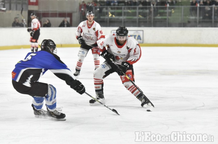 Hockey ghiaccio, grande festa a Torre: alla Valpeagle gara 1 di finale