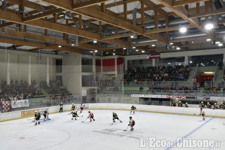 Hockey ghiaccio Ihl1, il derby torinese a casa Real premia la Valpeagle: 9 a 2