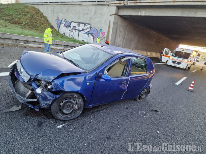 Stupinigi: auto fuori strada in tangenziale, ferito il conducente