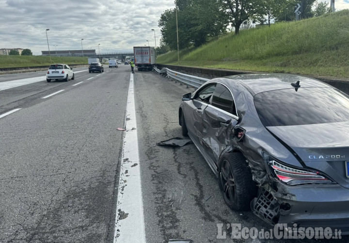 Beinasco: scontro tra auto e tir sulla Torino-Pinerolo, due feriti lievi