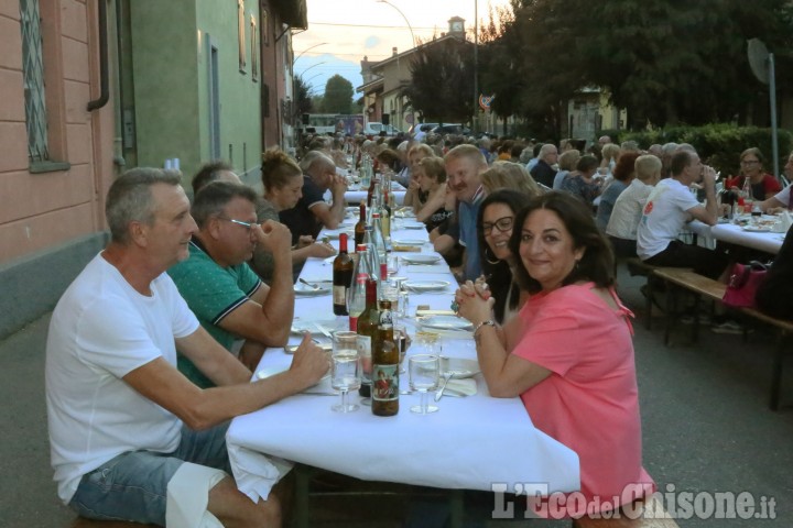 Scalenghe: più di 200 persone alla cena sotto le stelle 