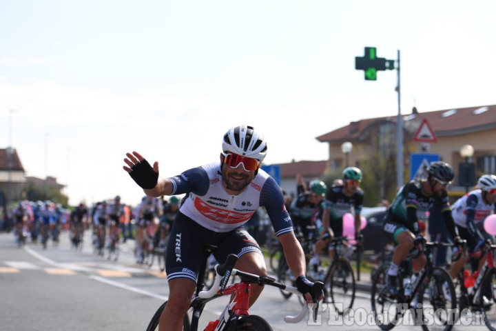 Giro d'Italia, Osasco: che accoglienza al passaggio di Jacopo Mosca!