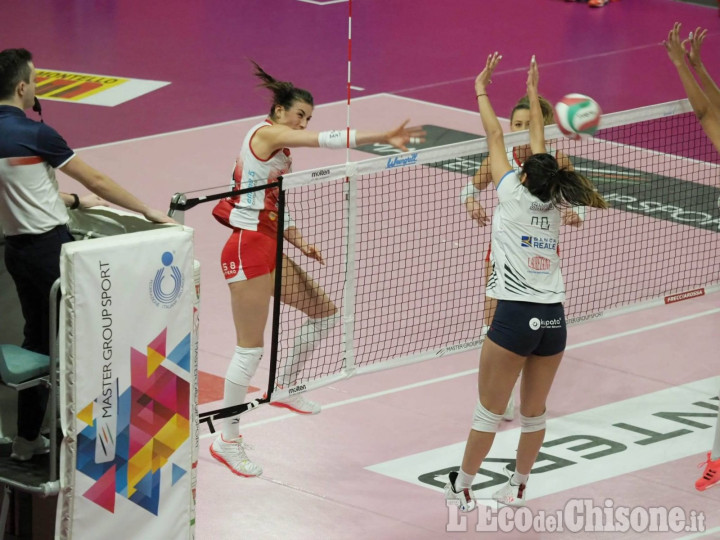Volley serie A2 donne, Eurospin Ford Sara Pinerolo vince anche il derby: 3-0 al Cus