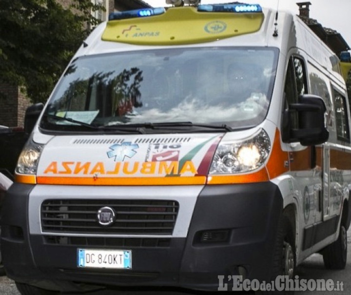 Pinerolo: auto cappottata in via Martiri, ferito conducente