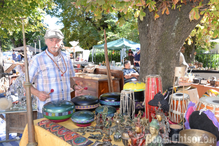 &quot;Far rivivere l&#039;usato&quot;: mercatino vintage a Pinerolo