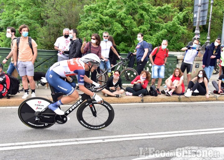 Giro d'Italia, con il trionfo di Ganna la scena si sposta alla Reggia di Stupinigi per il via della seconda tappa