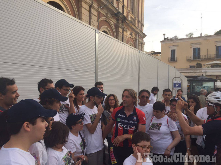 Davide Nicola prosegue il suo viaggio in bici: dopo il calore barese da Foggia a Pescara