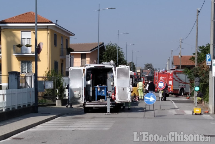 Castagnole: fuga di gas alle scuole, alunni portati in piazza