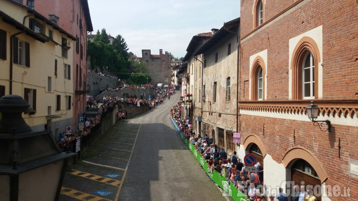 Giro d&#039;Italia 2016: la corsa sempre più vicina a Pinerolo, è attesa sul muro di S. Maurizio