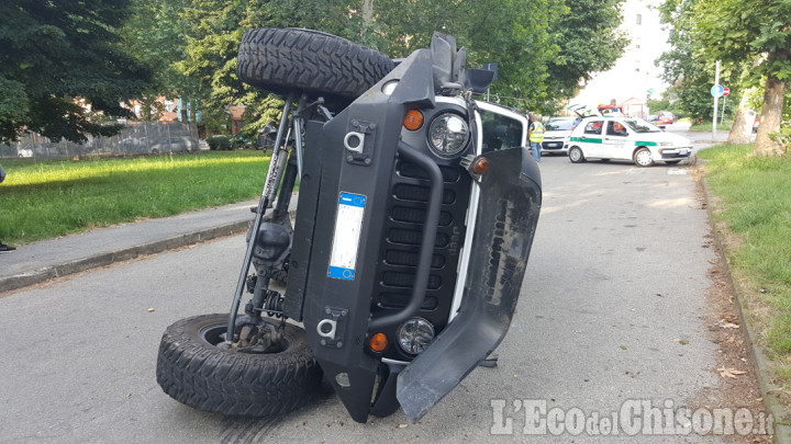 Nichelino: guida ubriaca e ribalta la Jeep