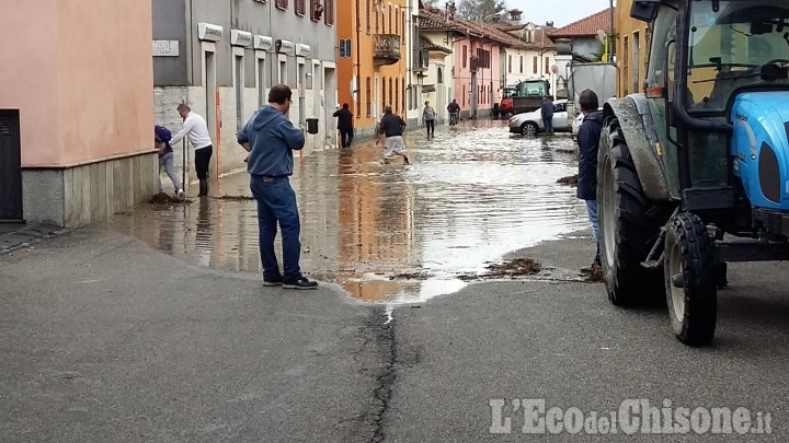 Allerta meteo: l&#039;acqua del Po arriva in paese a Pancalieri 