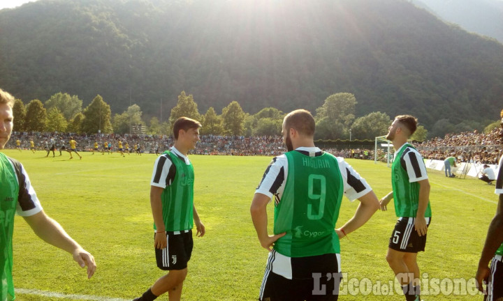 Attesa a Villar Perosa per la classica amichevole juventina