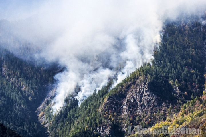 Incendio: spento in Val Germanasca, ultimi focolai sul versante di Roure, in Val Chisone