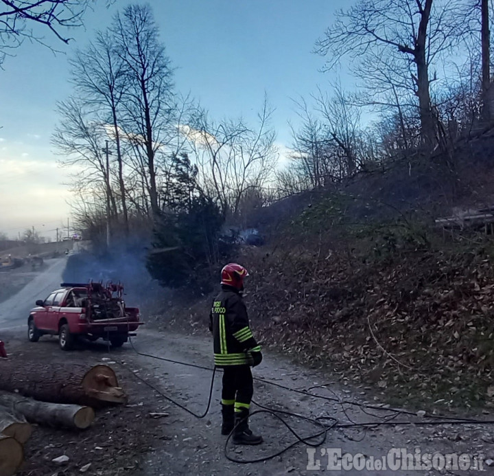 Angrogna, incendio nei boschi di località Isoardi