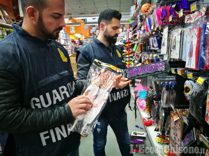 Nichelino: sequestrati in uno store prodotti cinesi per la festa di Halloween