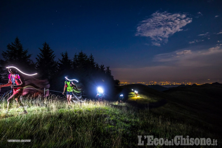 Corsa in montagna, 100 miglia del Monviso: suggestiva notte in Valle Po