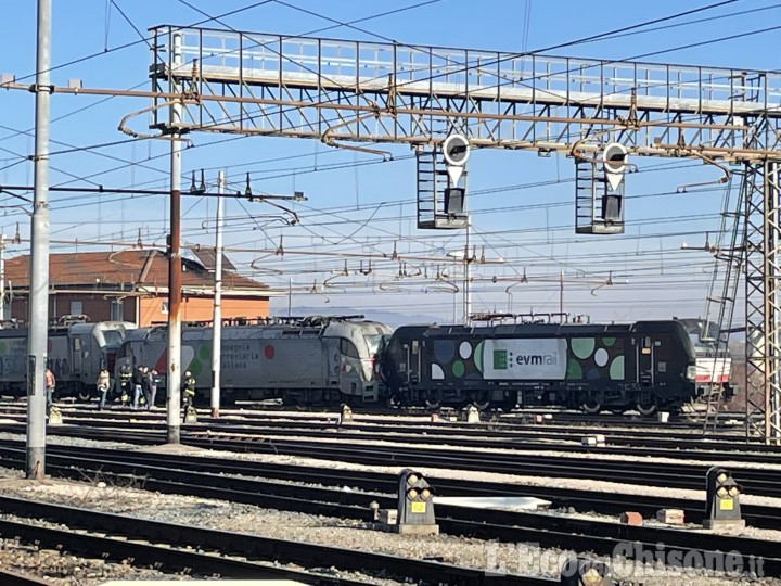 Orbassano: scontro fra due treni, tre feriti allo scalo merci