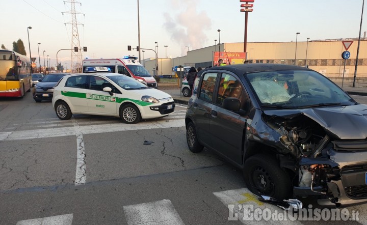 Beinasco: scontro tra auto, traffico in tilt a Fornaci