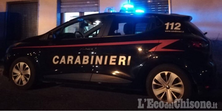 Pinerolo: pugni e calci ai passanti, 37enne ubriaco arrestato dopo una serata di follia