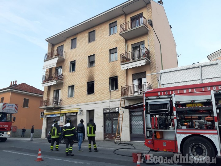 Pinerolo: fiamme in un appartamento di via Saluzzo, due persone intossicate trasportate in ospedale