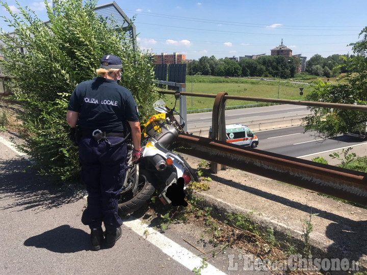 Nichelino: si schianta con la moto della scuola guida sul cavalcavia della tangenziale