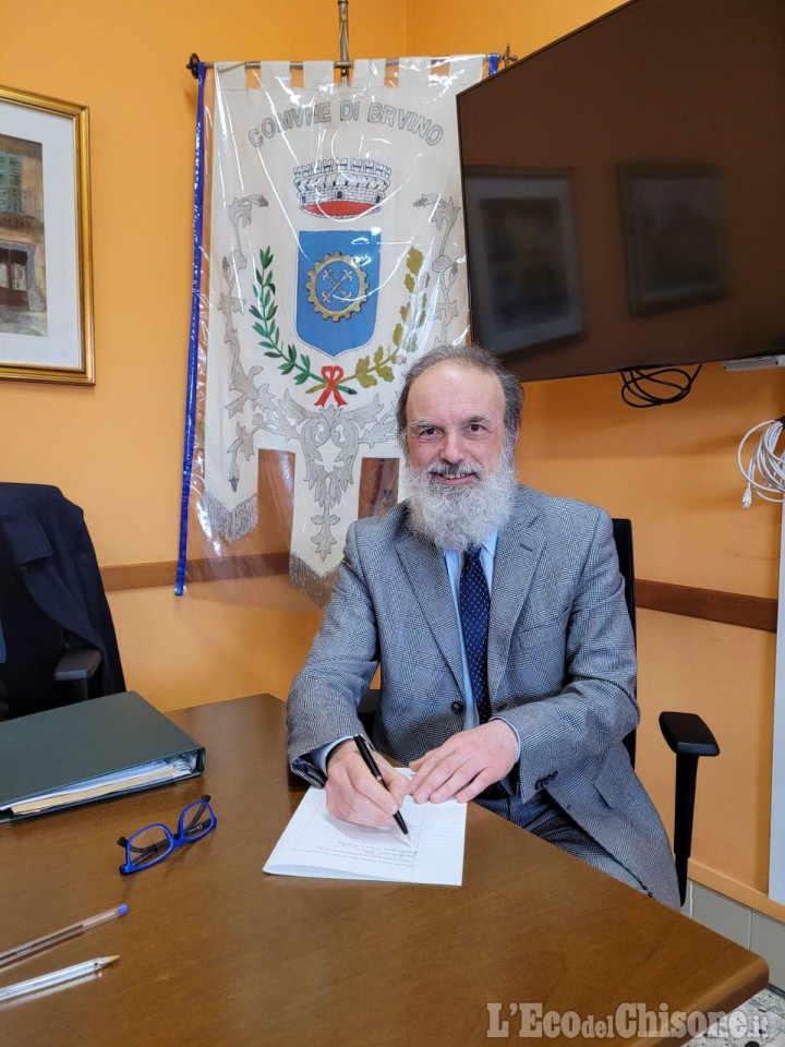 Bruino: il sindaco Riccardo firma per l'acquisto del castello