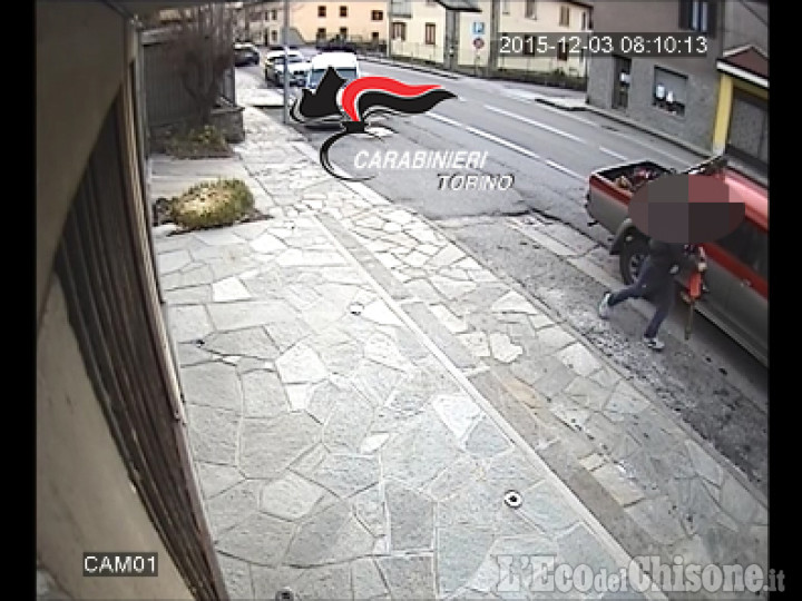 Porte: rubano motosega da un pick-up ripresi dalle telecamere, denunciati