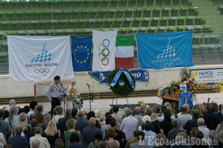 Torre Pellice, folla e commozione per l&#039;ultimo saluto di territorio e mondo sportivo a &quot;Ciaz&quot; Chiarotti